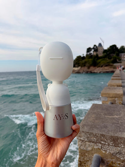 Vue arrière de la gourde isotherme MAR AYOS Club, gourde portable pour chien avec dragonne, idéale pour les promenades et les voyages.